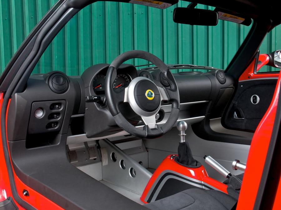 Интерьер Lotus Elise Club Racer 2011 года  (фото 30 из 30)